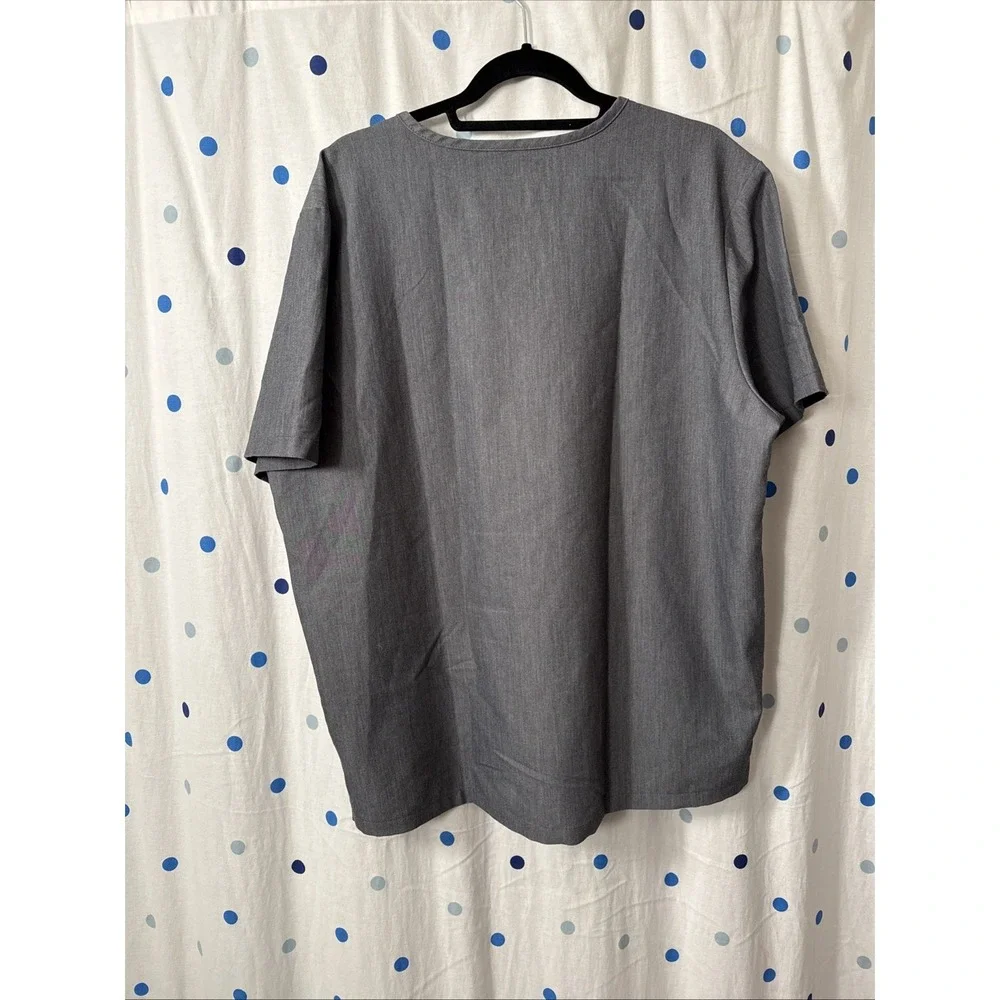 FIGS Mens Chisec Three-Pocket Scrub Top ~ Style TM3000 ~ Graphite Gray ~ Size XL
